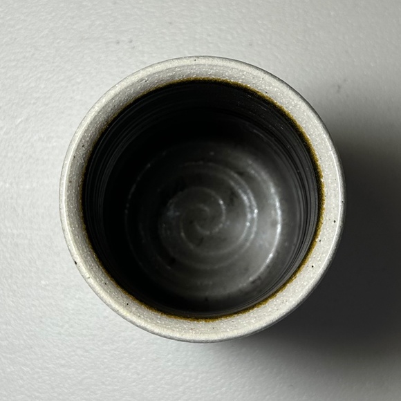 Salmon Falls Stoneware Blueberry Basket Crock Vase - Picture 6 of 8